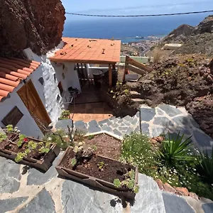 Alessia With Jacuzzi ,garden & Swimming Pool , Santa Cruz de Tenerife Spanien