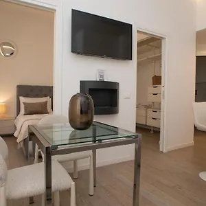 https://maison-b.italymilanhotels.net