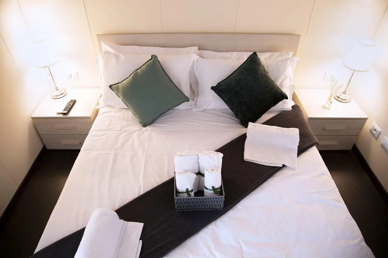 H-Aviva Giubbonari Apartment 로마 0*,